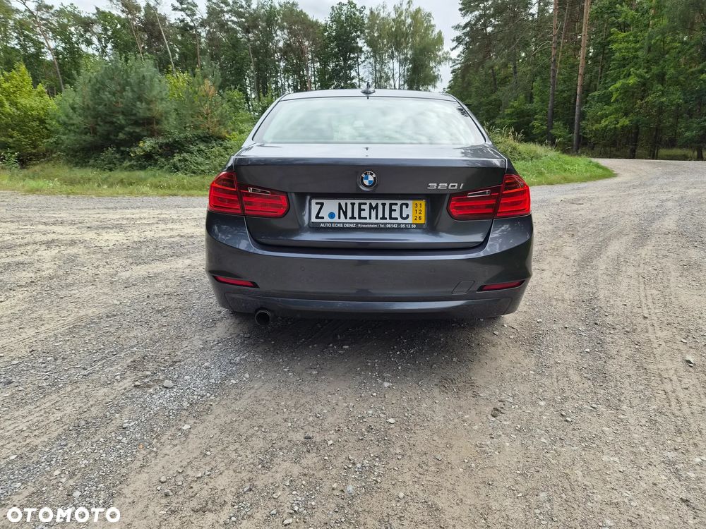 BMW Seria 3 320i - 13
