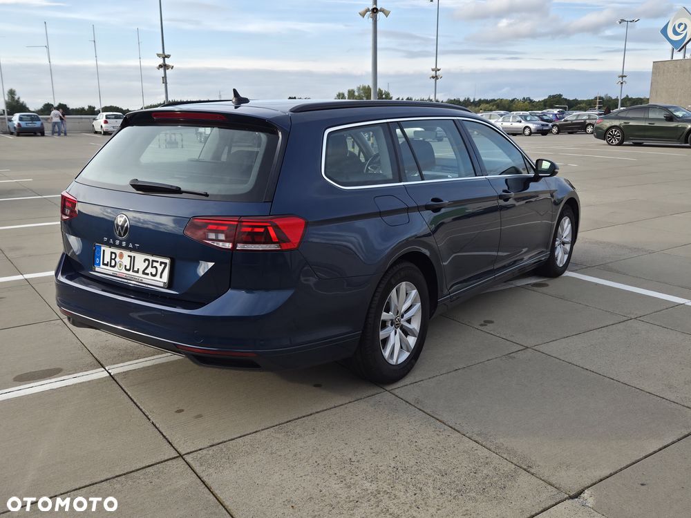 Volkswagen Passat - 4