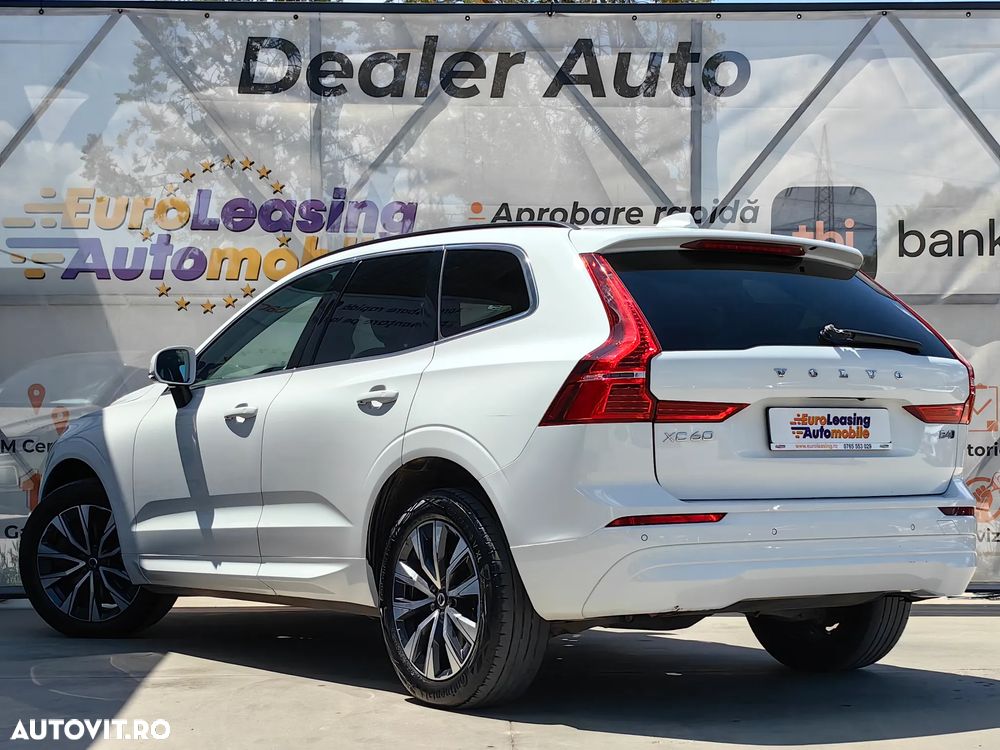 Volvo XC 60 B4 MHEV AT8 AWD Momentum Pro - 14