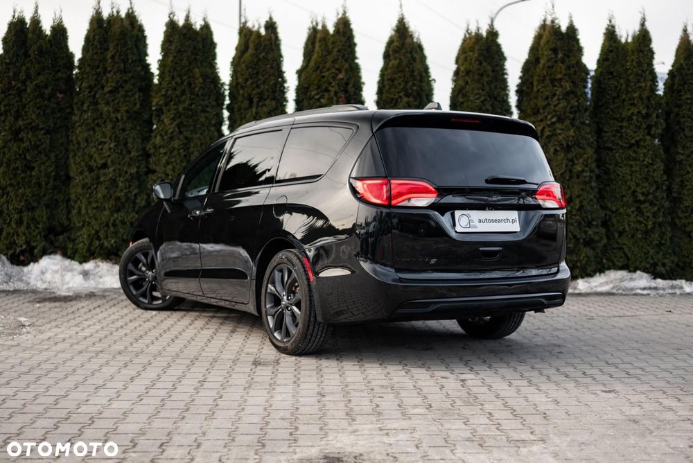 Chrysler Pacifica - 6