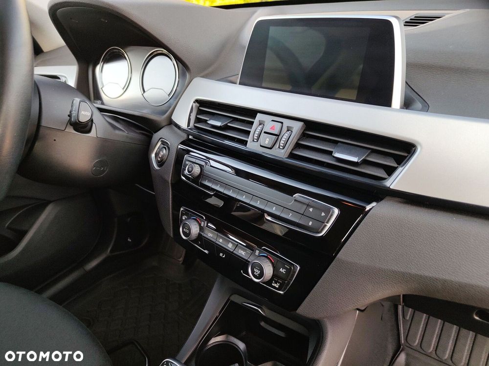 BMW X1 sDrive18i - 28
