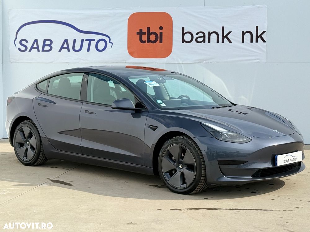 Tesla Model 3 - 4