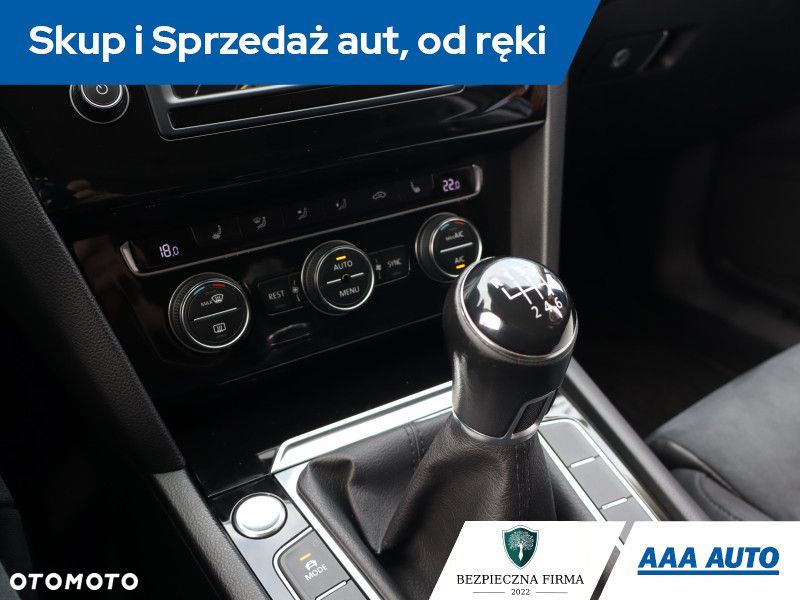 Volkswagen Passat - 14
