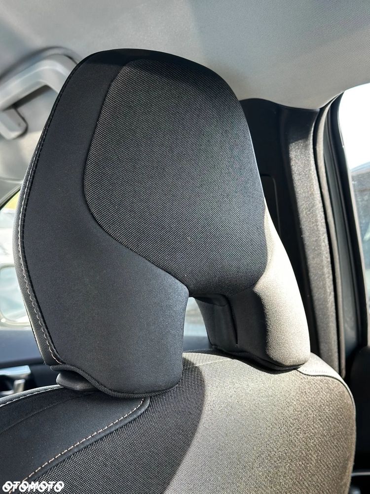 Volvo V40 Cross Country D2 Momentum - 20
