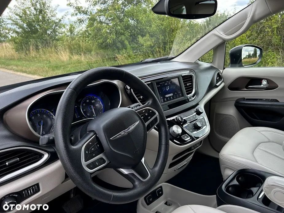 Chrysler Pacifica - 10