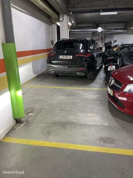 Espaço de estacionamento para mota - Grande imagem: 2/2