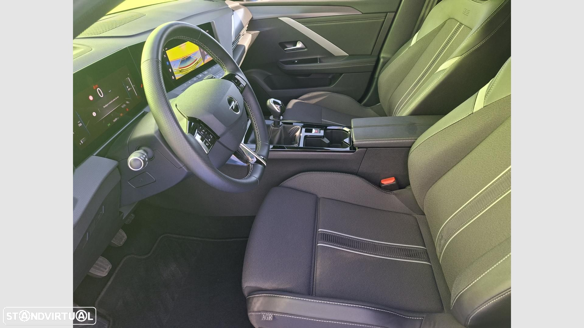 Opel Astra 1.2 T GS - 10