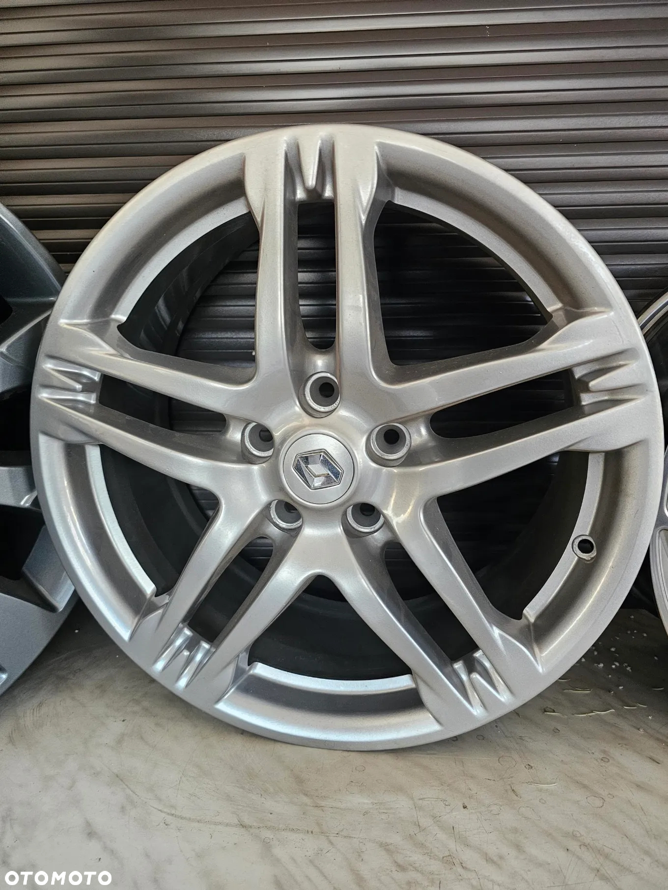 Felgi Aluminiowe 8,25-18 5x114,3x66 ET-Brak Renault A018 - 10