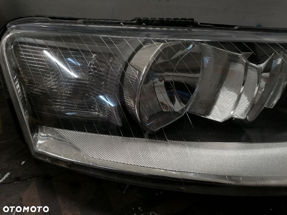 Lampa Prawy Przód Przednia TYC Audi A6 C6 Europa - 3