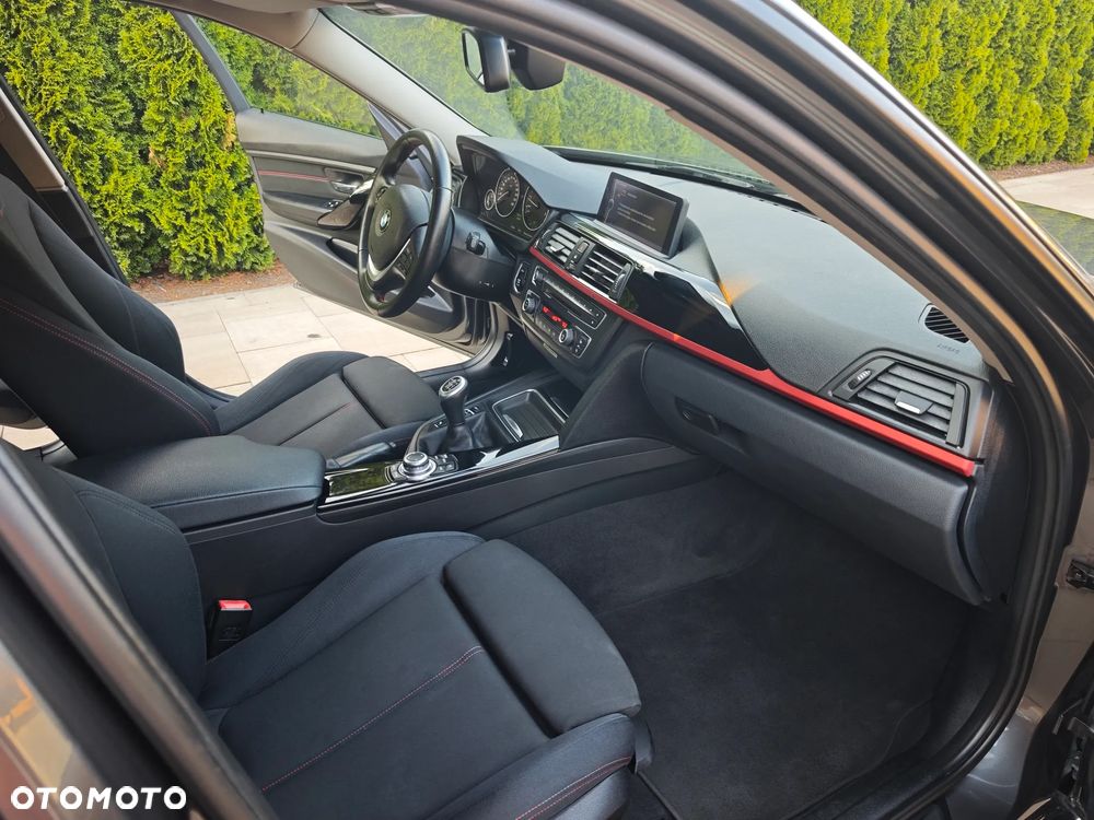 BMW Seria 3 328i M Sport - 12