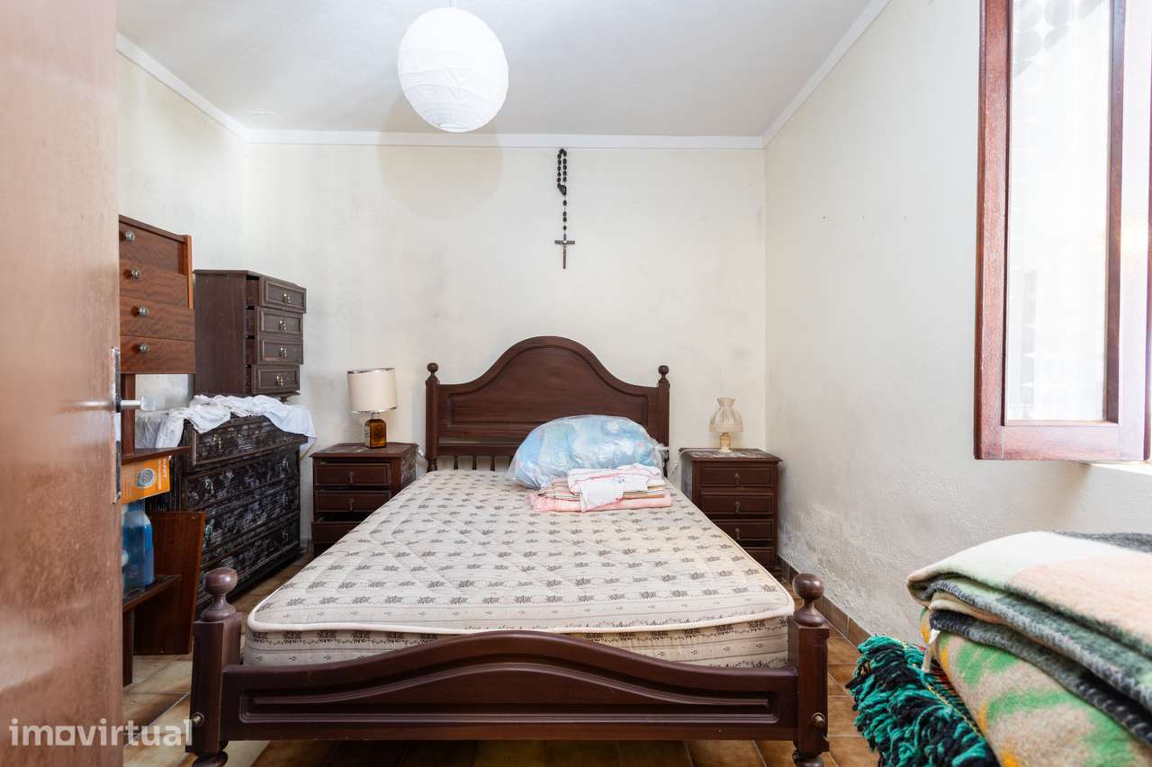 Moradia Geminada Térrea com Jardim e Potencial de Renovação em Ameais, - Grande imagem: 5/20