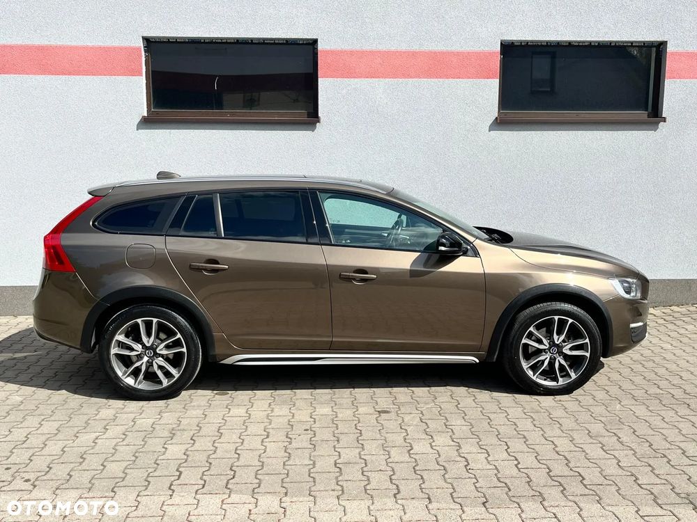 Volvo V60 Cross Country T5 AWD Summum - 8