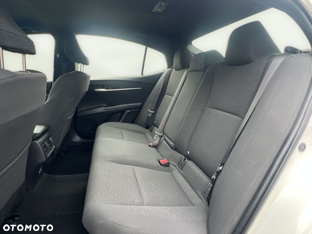 Toyota Camry - 16