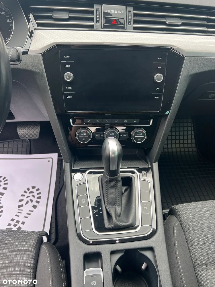 Volkswagen Passat 2.0 TDI SCR DSG Comfortline - 22