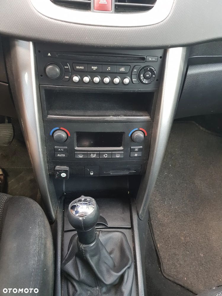 Peugeot 207 - 6