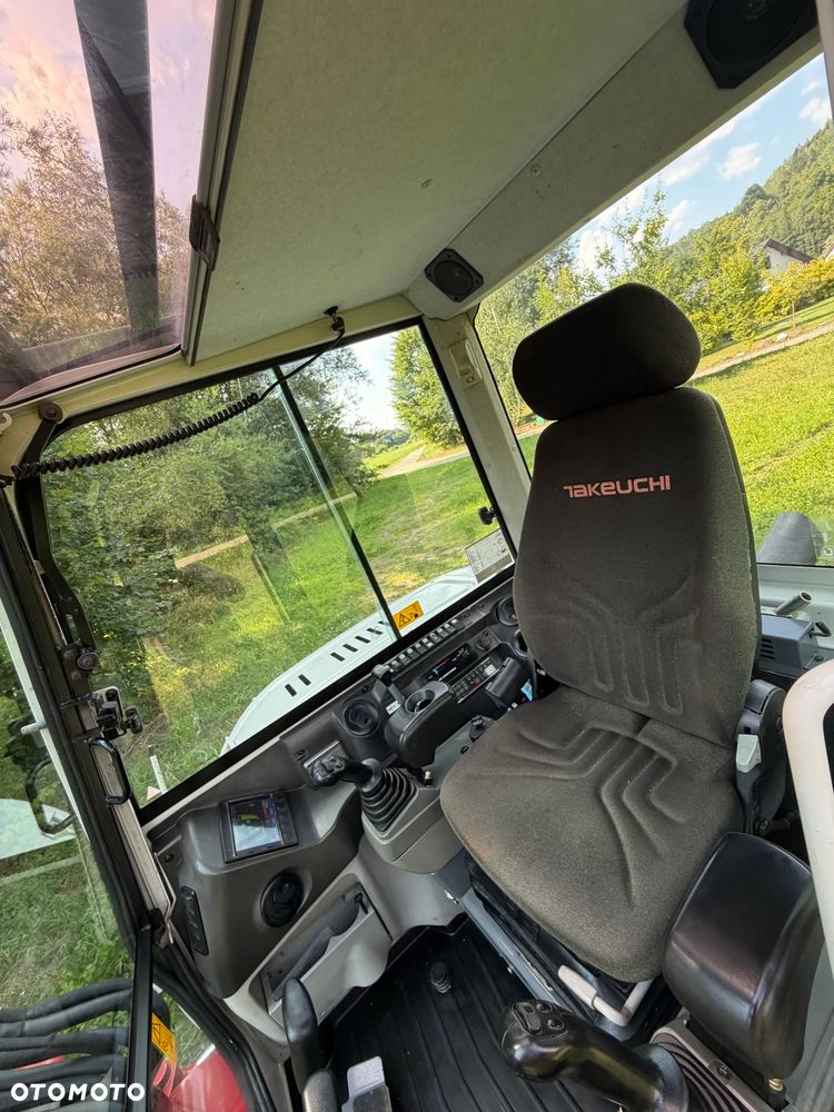 Takeuchi TB 260 Japońska Koparka Gąsienicowa 6 ton. Szybka maszyna i potężna moc. jak Nowa z Salonu 2020 rok. Niski Przebieg-2800mtg. KLIMATYZACJA. Nagłośnienie. Łyżka skarpowa oraz kopiąca. Szybko-złącze hydrauliczne. Yanmar silnik 4 cylindry! Maszyna z Norwegii. ani deka luzów i wycieków! OKAZJA Linia Hydr podwójna. Plus .Długie ramię PLUS. Oświetlenie LED dodatkowe. Zamki na tłokach. Wielka Okazja! Pełne sterowanie z dżojstików!! Aktualna DEKRA! - 13