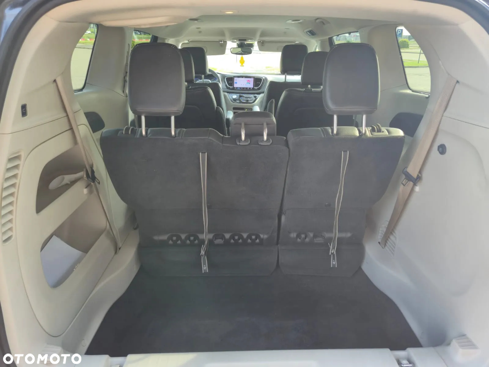 Chrysler Pacifica - 12