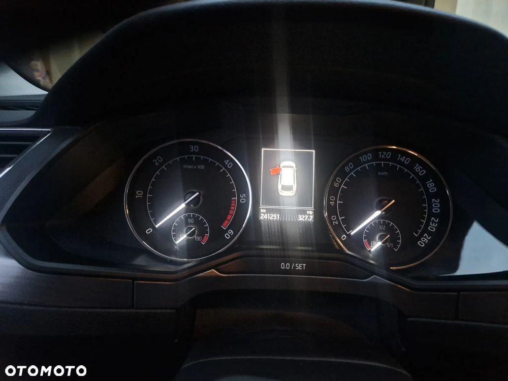 Skoda Superb 2.0 TDI 4x4 Style DSG - 6