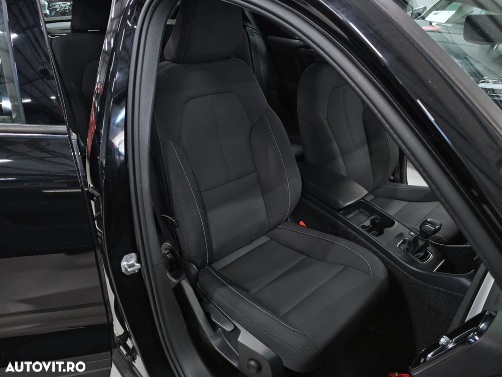 Volvo XC 40 T3 Momentum Pro - 10