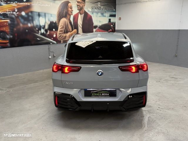 BMW iX2 eDrive20 Edição Desportiva M - 4