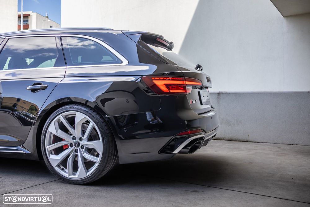 Audi RS4 Avant - 11