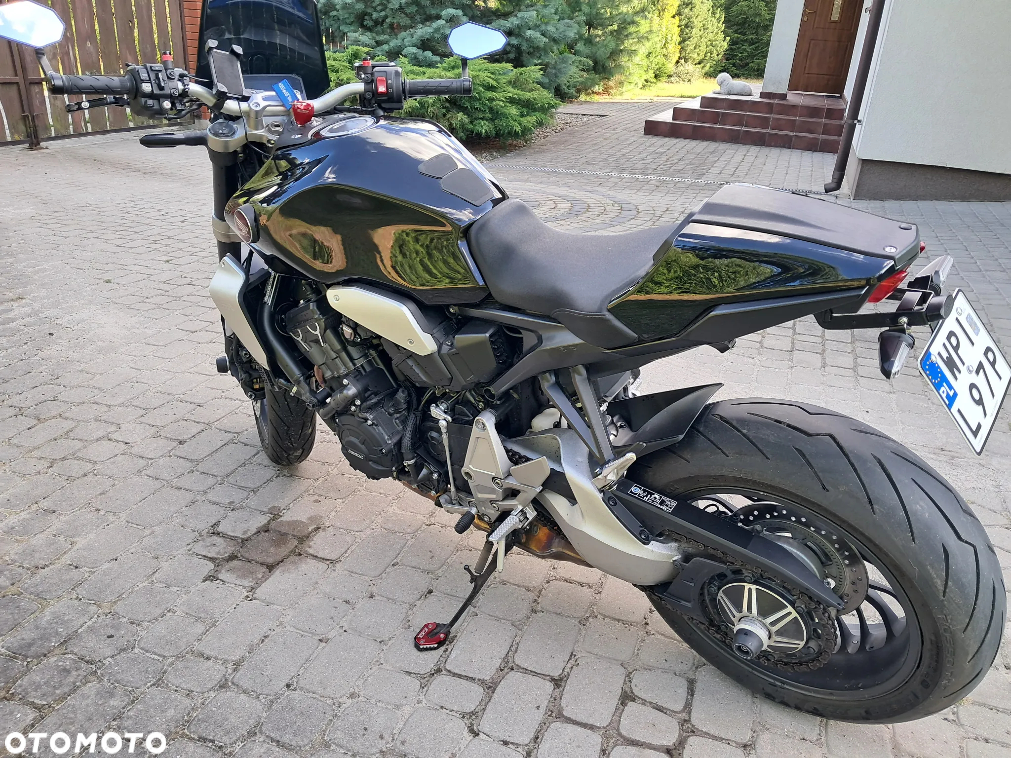 Honda CB - 12