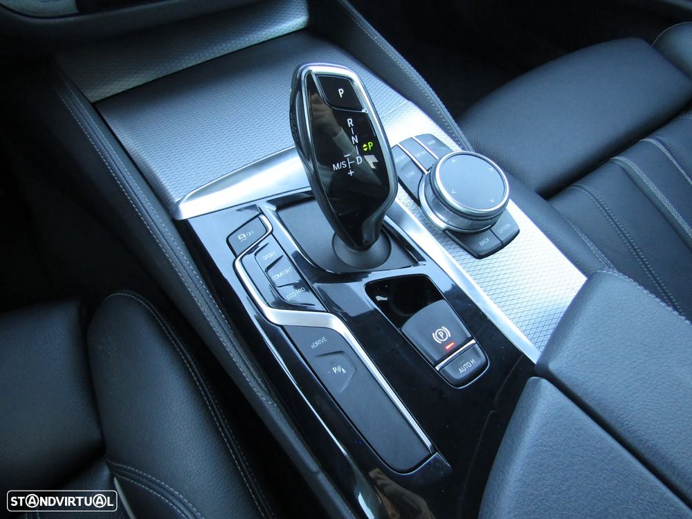 BMW 530 e Pack M - 16