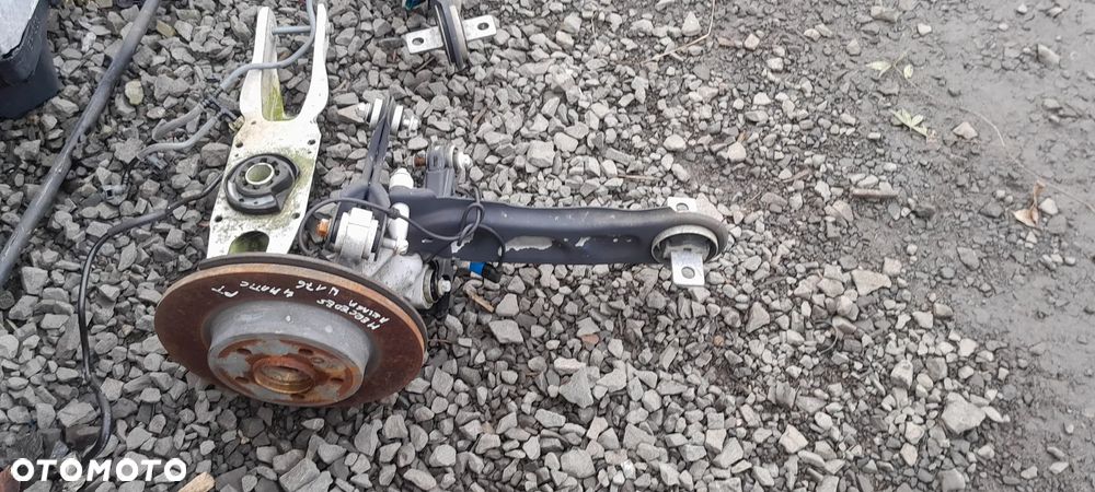 MERCEDES A KLASA W176 4MATIC PIASTA TYŁ PRAWA WAHACZ TYŁ - 1