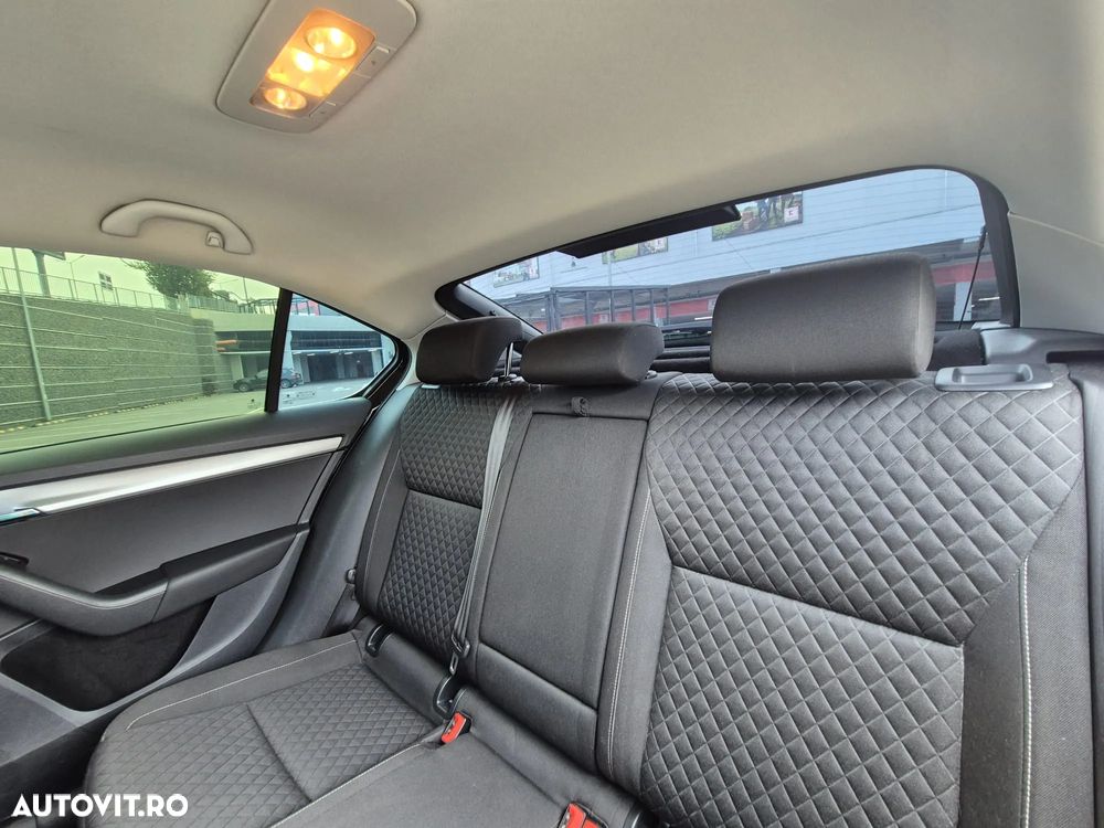 Skoda Octavia 2.0 TDI DSG Ambition - 9