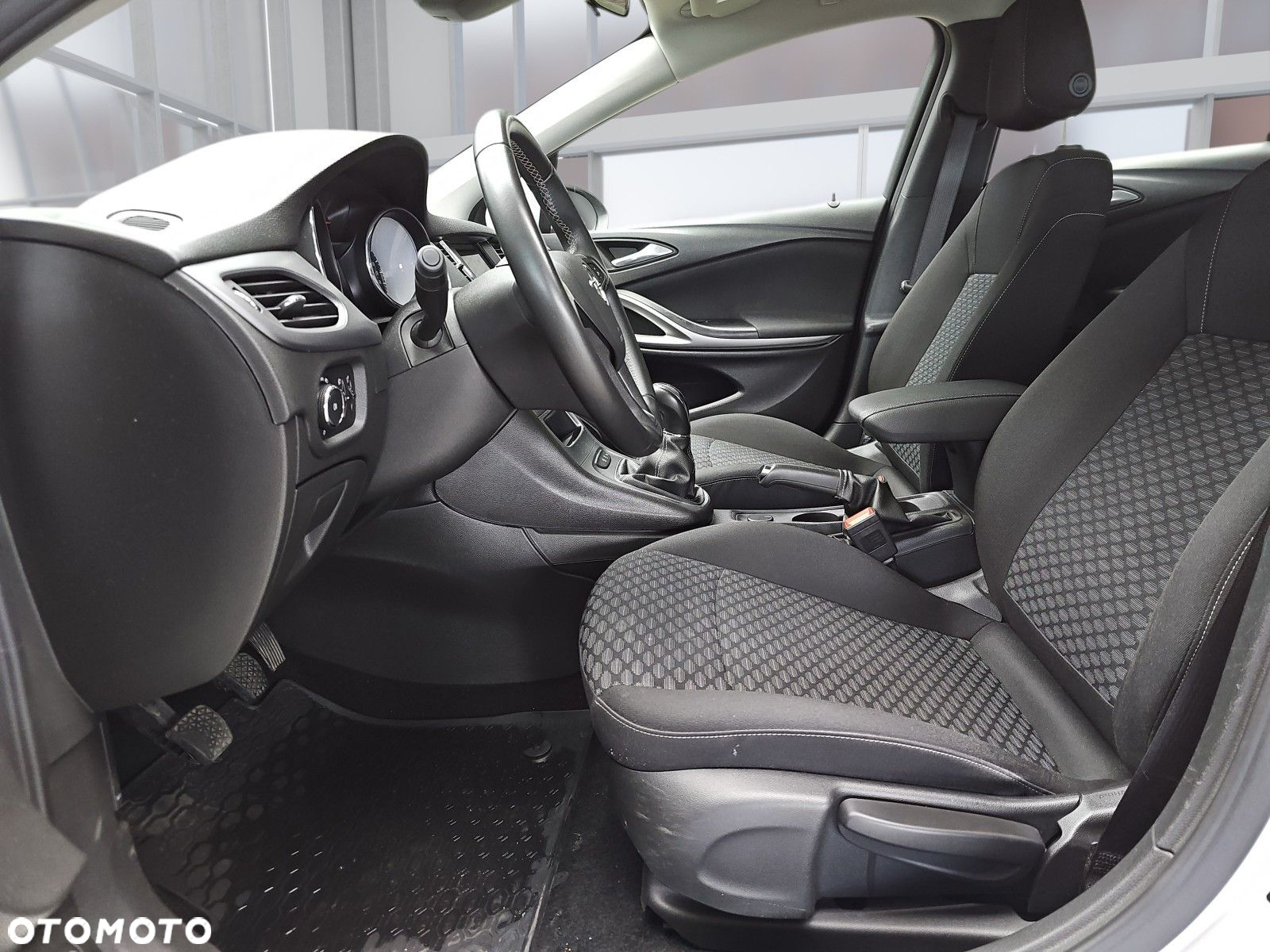Opel Astra V 1.2 T Edition S&S - 17