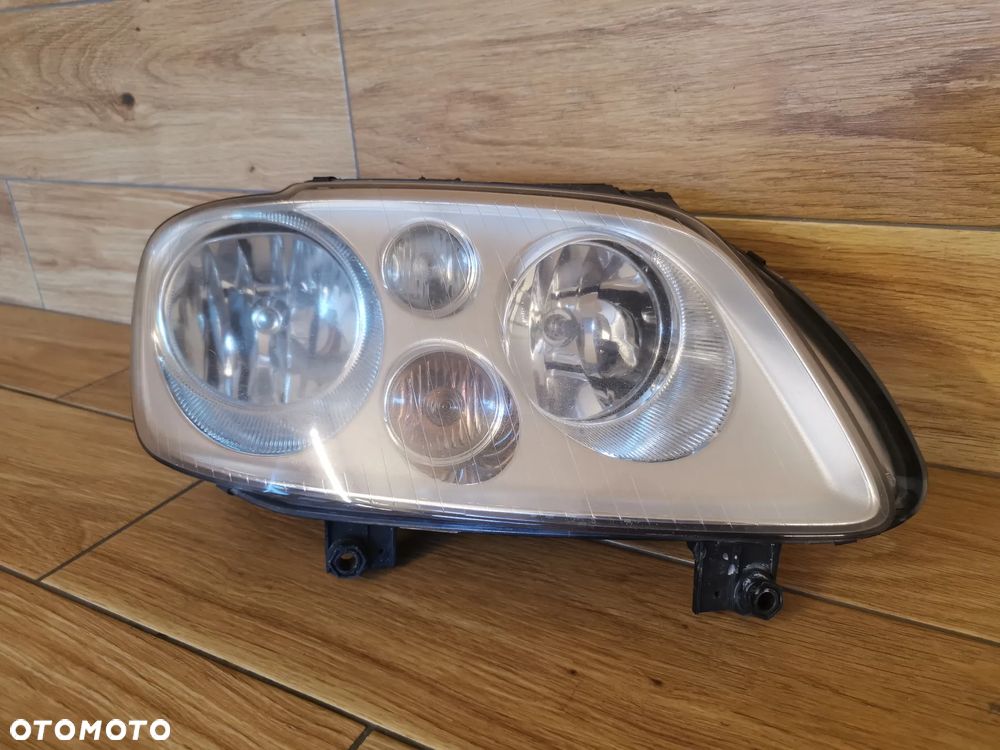 Volkswagen Touran Lampa Prawy Przód 1T0941006F - 2