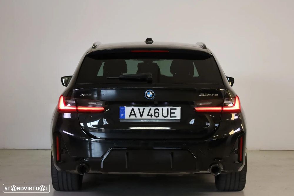 BMW 330 e Pack Desportivo M Auto - 21