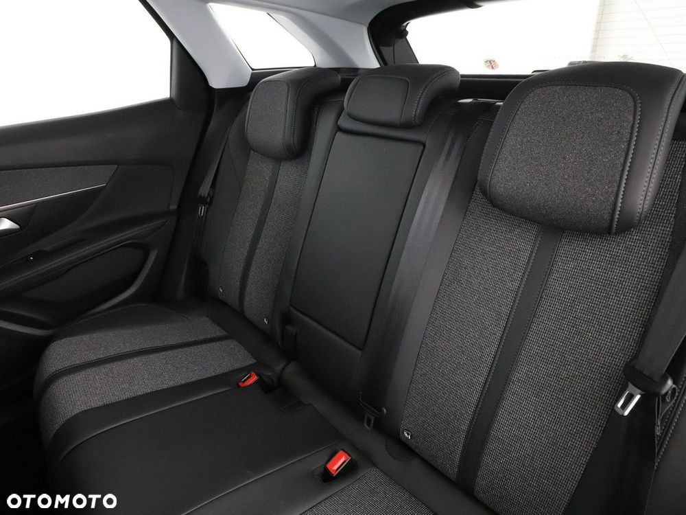 Peugeot 3008 1.6 PureTech GPF Allure S&S EAT8 - 17