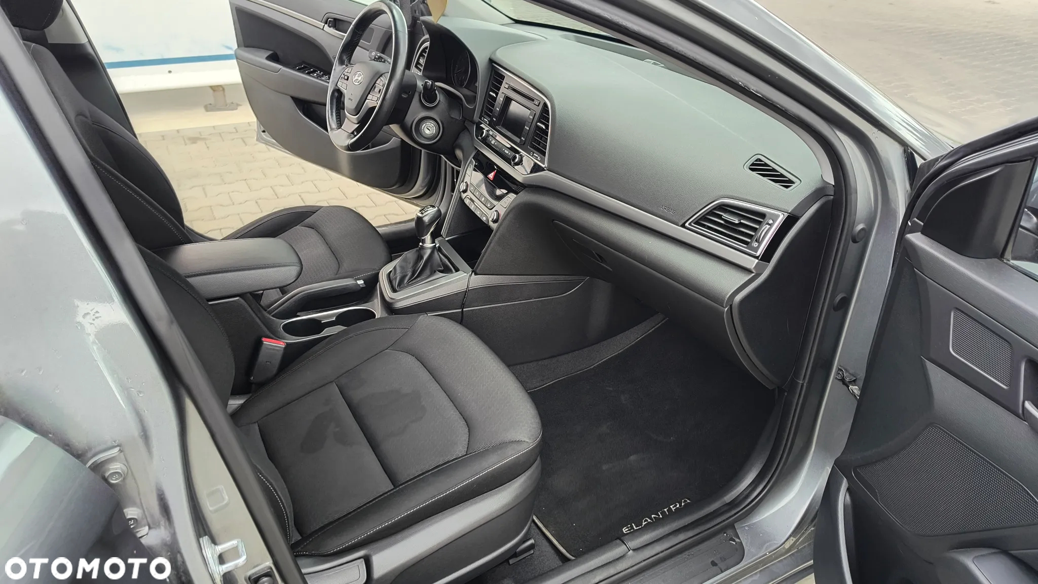 Hyundai Elantra 1.6 Comfort - 13