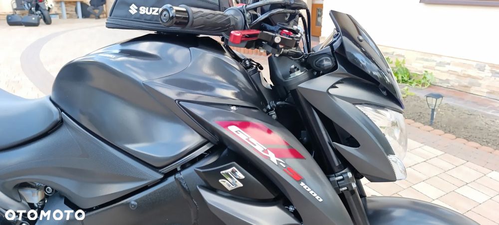 Suzuki GSX 1000 - 25