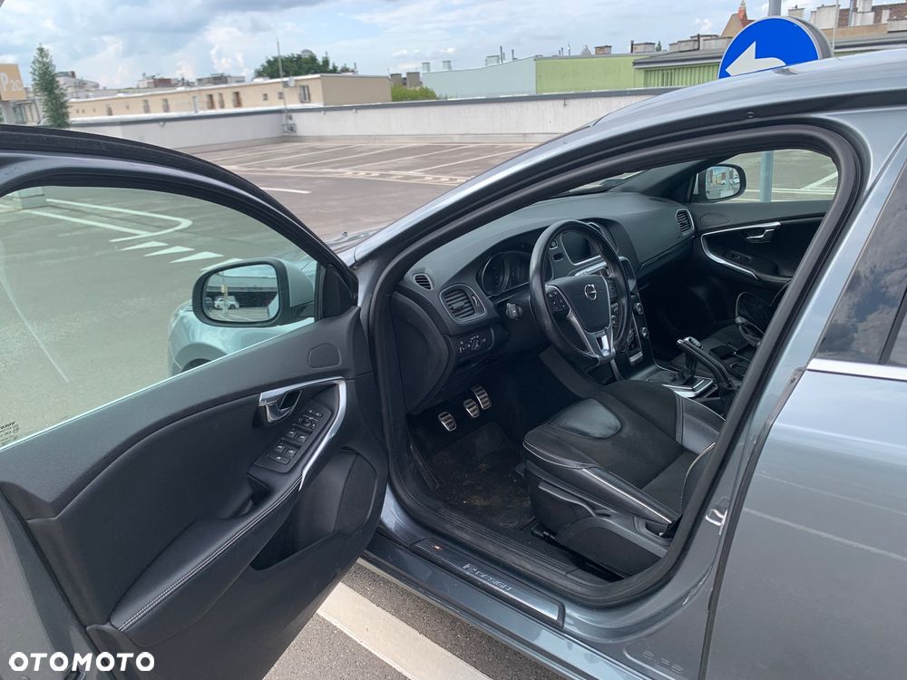 Volvo V40 T3 Drive-E R-Design Momentum - 2