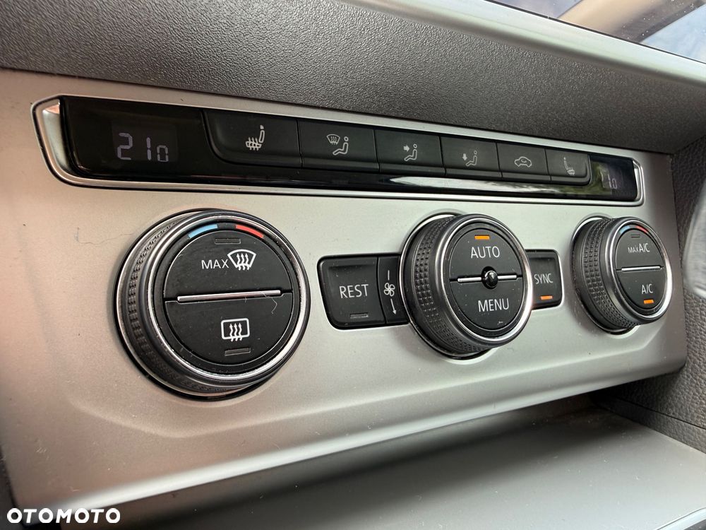 Volkswagen Passat Variant 1.6 TDI SCR DSG Comfortline - 17