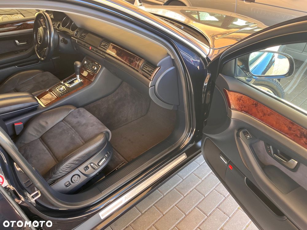 Audi A8 4.2 Quattro - 6