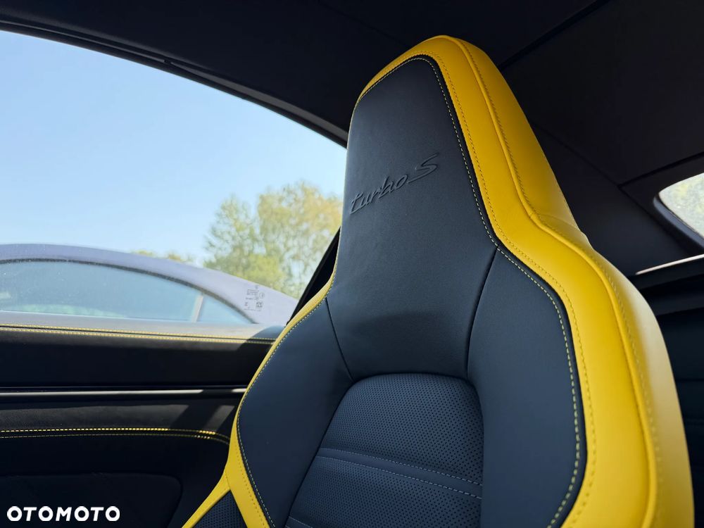 Porsche 911 Carrera Turbo S - 30