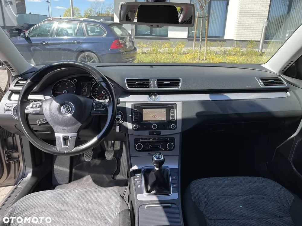 Volkswagen Passat 2.0 TDI DPF BlueMotion Technology Highline - 9