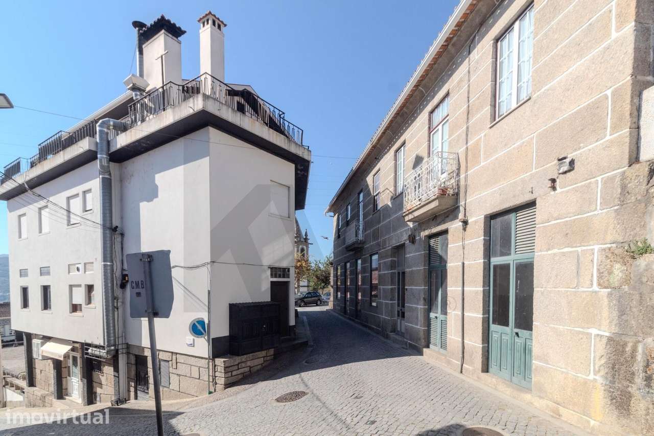 Moradia T3+2 ao centro de Sta. Marinha do Zêzere com Espaço Comercial - Grande imagem: 4/27