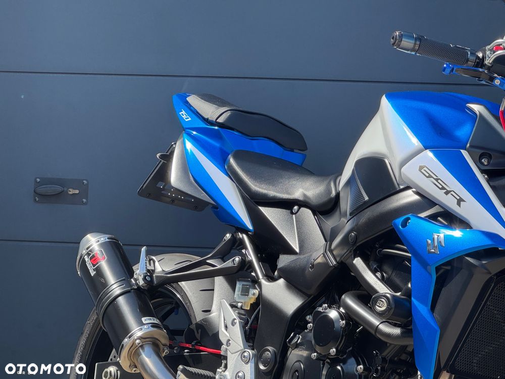 Suzuki GSR - 4