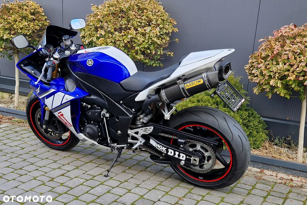 Yamaha R1 - 6