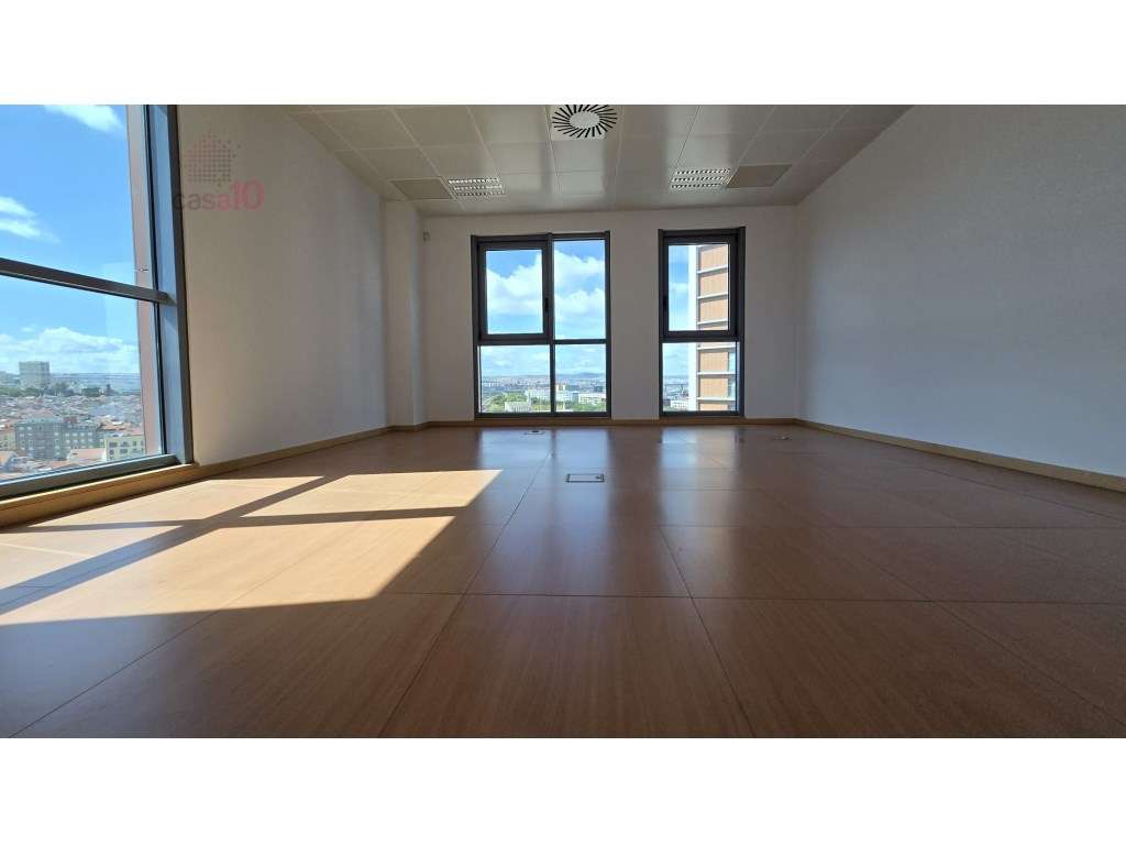 Vende-se escritório no Edificio Panoramic, no Parque das Nações - Grande imagem: 3/14