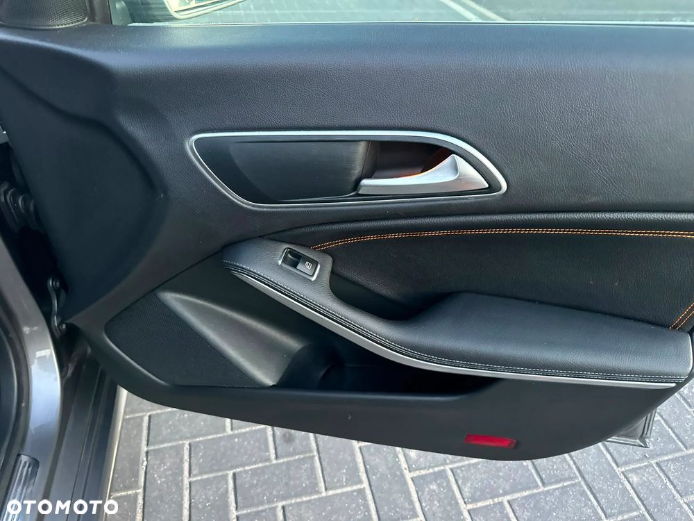 Mercedes-Benz CLA 180 d - 18