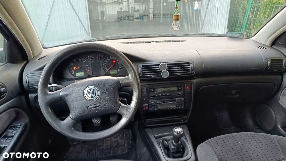 Volkswagen Passat 1.8 - 8