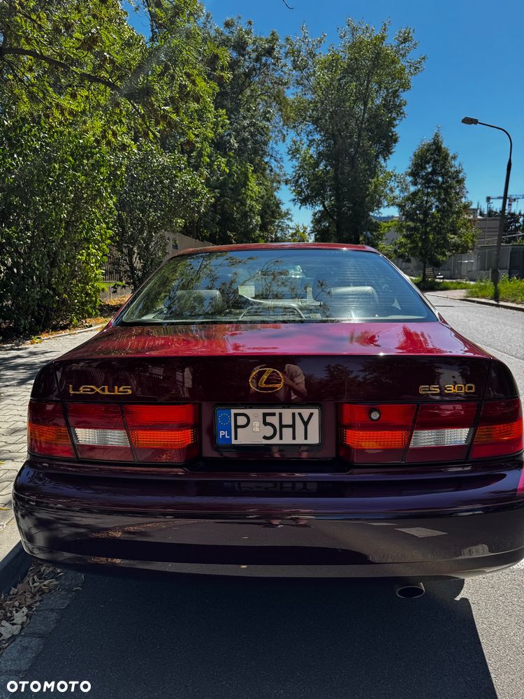 Lexus ES - 7