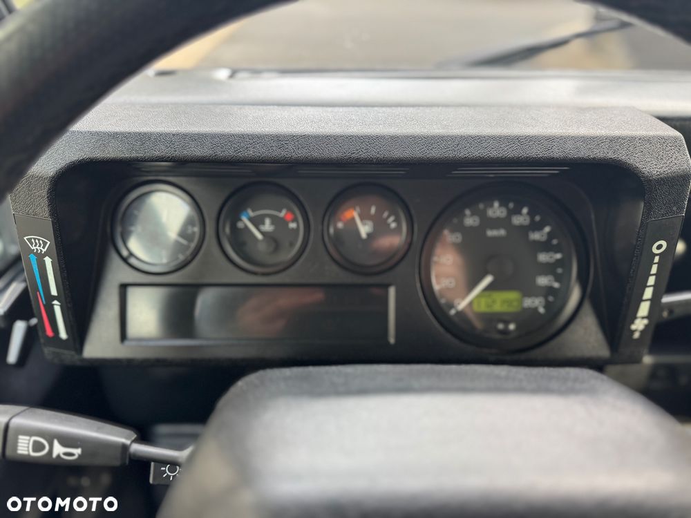 Land Rover Defender 2.5 TDI - 15