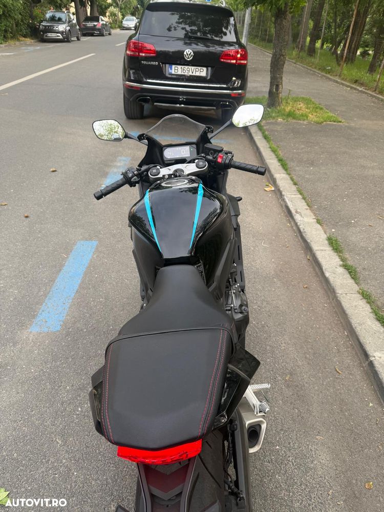 Honda CBR 650R - 4