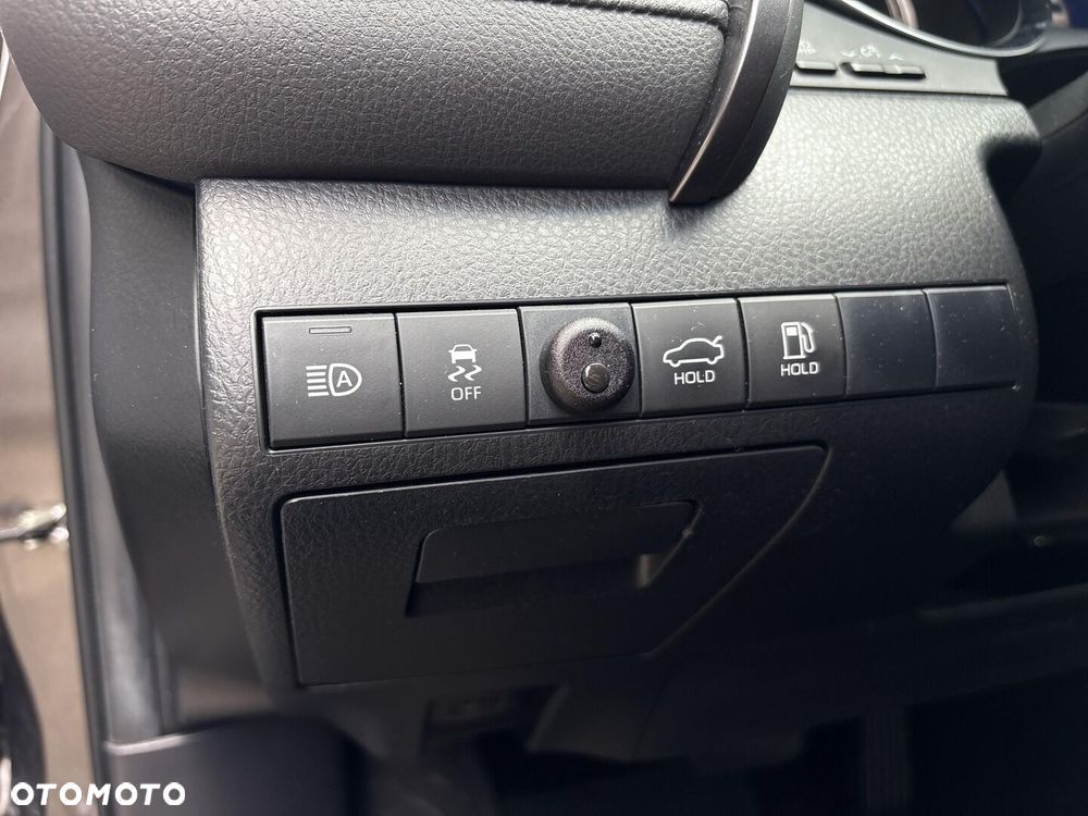 Toyota Camry 2.5 Hybrid Comfort CVT - 22